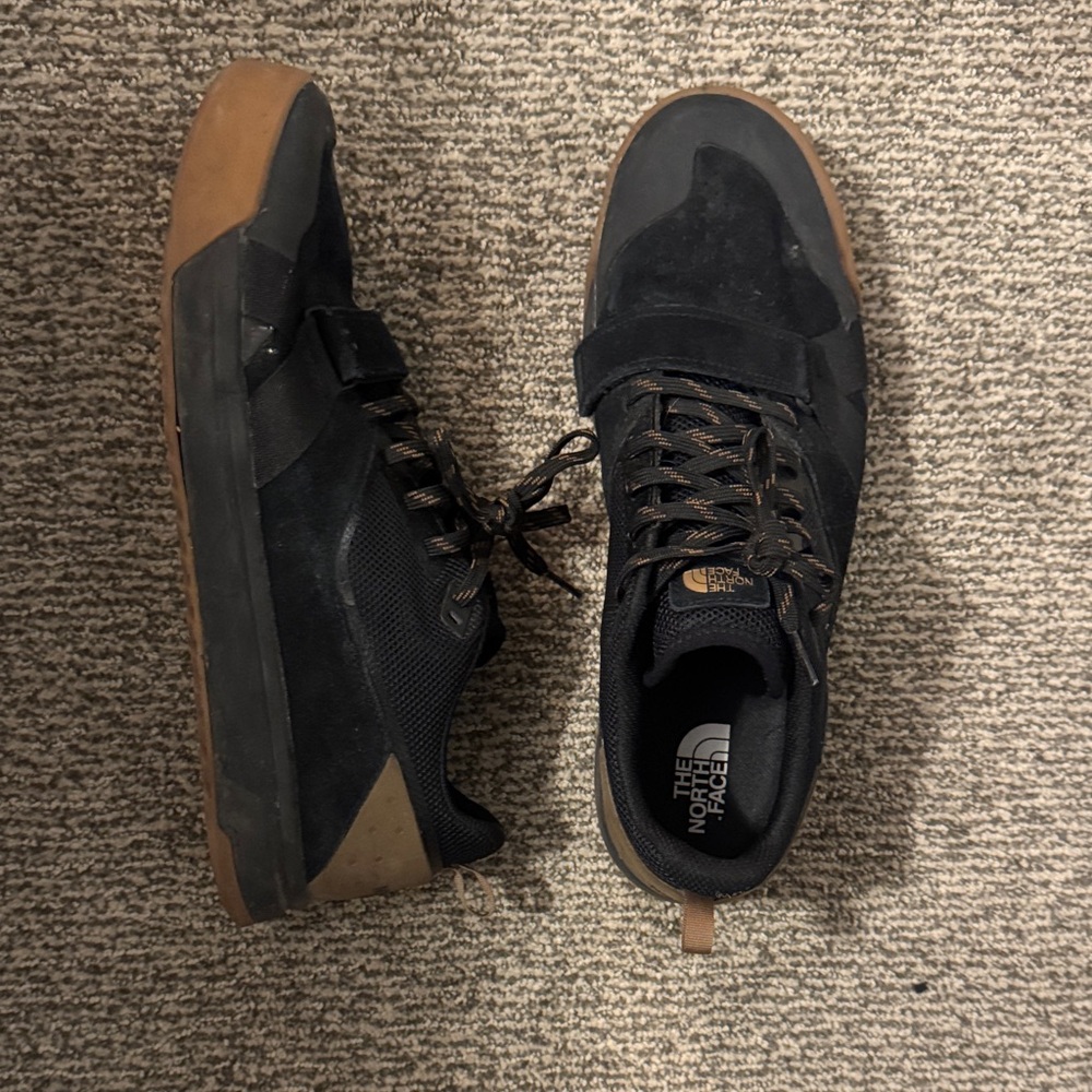 The North Face Men's Black and Brown Low-Top Shoes